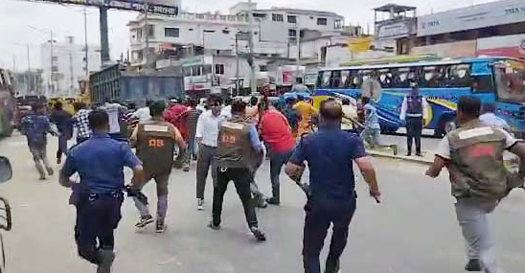 মাগুরায় বিএনপির সমাবেশে পুলিশের লাঠিচার্জ, আটক ৪