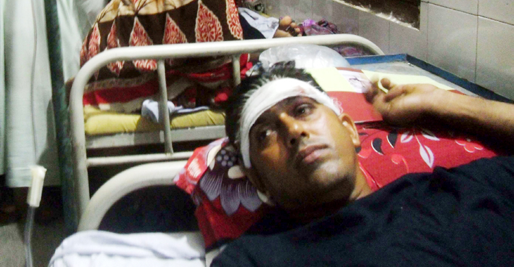 ঈদগাহর সাজসজ্জা নিয়ে বাকবিতণ্ডার জেরে সংঘর্ষ, আহত ১৫