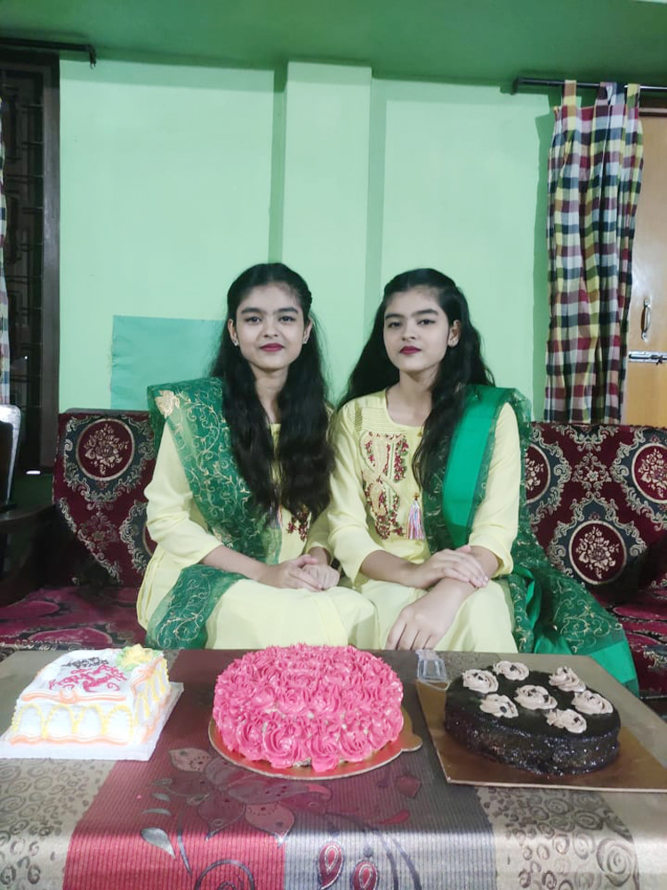 এসএসসিতে জিপিএ-৫ পেলো যমজ বোন