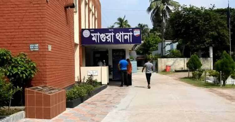 বিশ্ববিদ্যালয় ছাত্রীকে গণধর্ষণের হুমকি