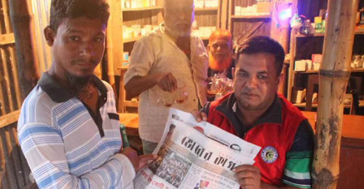 পত্রিকা বিক্রির টাকায় সংসার চলে প্রতিবন্ধী ইলিয়াসের