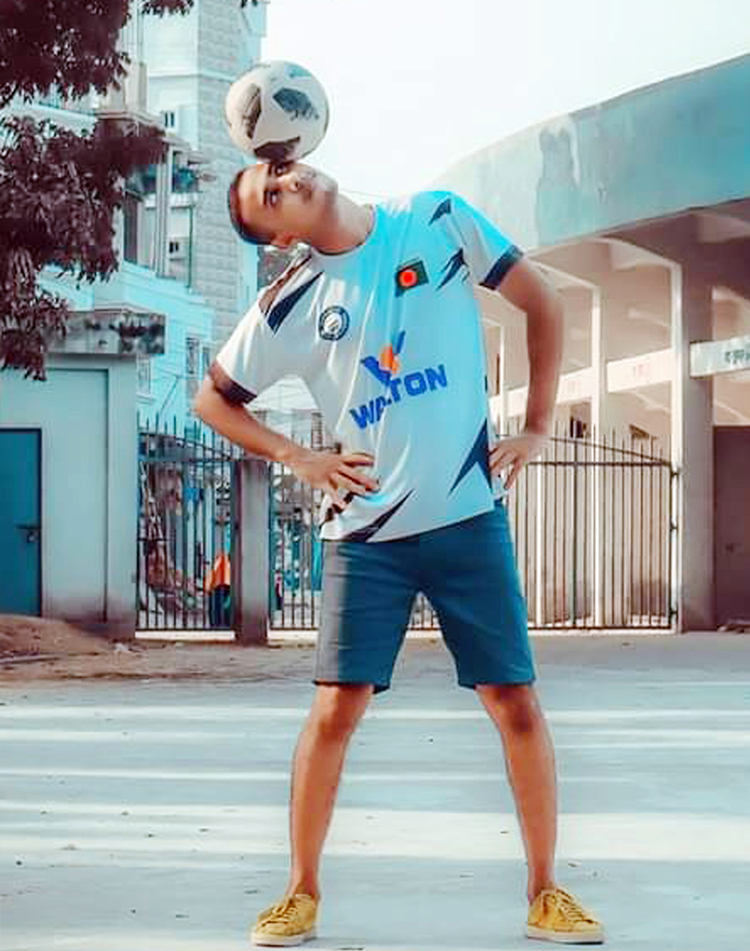 ফুটবল নৈপুণ্যে গিনেস বুকে ১০ বার নাম লেখালেন ফয়সাল