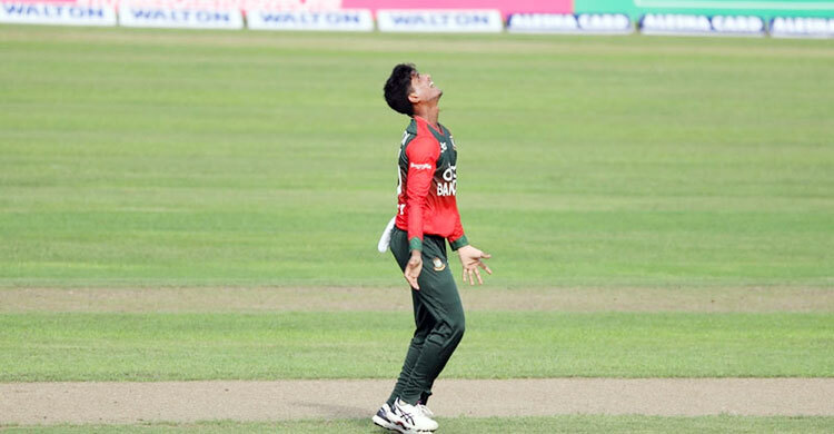 মেহেদির জোড়া আঘাত, চাপে স্কটল্যান্ড