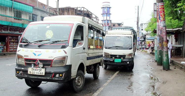 মেহেরপুর-কুষ্টিয়া সড়কে বাস চলাচল বন্ধ