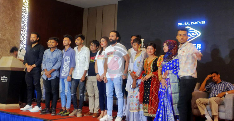 ৩০ প্রেক্ষাগৃহে আদর-মাহির ‘যাও পাখি বলো তারে’
