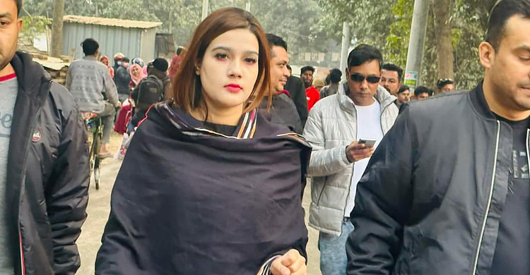 নৌকার জন্য দোয়া চাইলেন মাহি