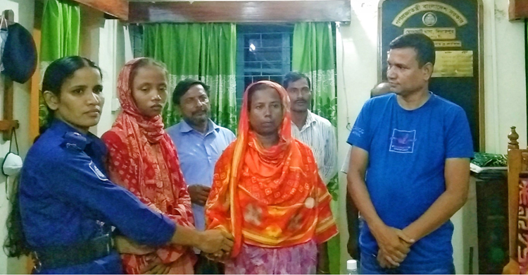 পুলিশের কল্যাণে বাড়িতে ফিরল মানসিক ভারসাম্যহীন মাহমুদা