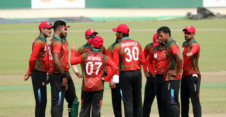 আশা বাঁচিয়ে রাখলেন মাহমুদউল্লাহরা, কঠিন সমীকরণে তামিমরা