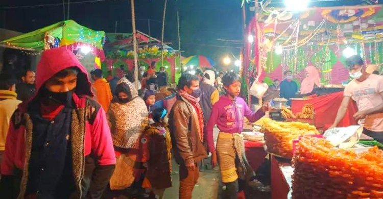 মাহফিলের নামে চলছে মেলা