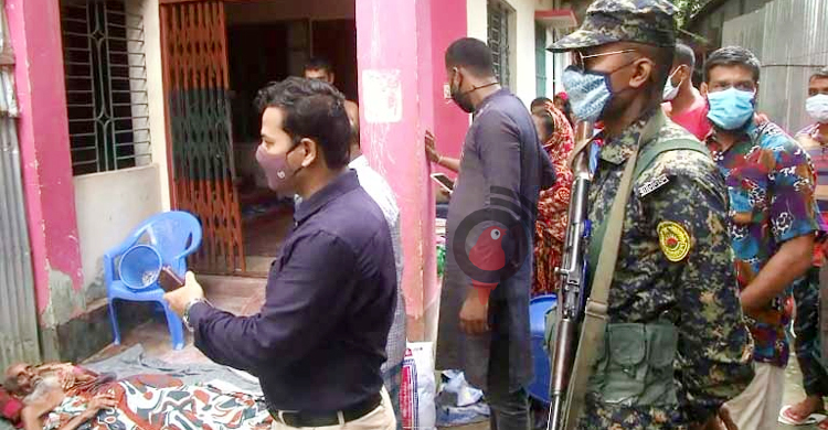 অসুস্থ বাবাকে উঠানে ফেলে রাখলেন ছেলেরা, নিয়ে গেলেন ম্যাজিস্ট্রেট