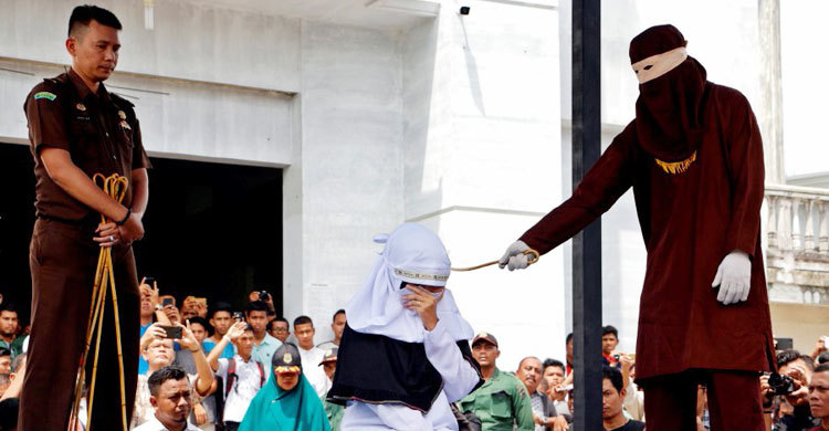 মালয়েশিয়ায় সমকামিতার চেষ্টার দায়ে পাঁচজনকে বেত্রাঘাত, কারাদণ্ড