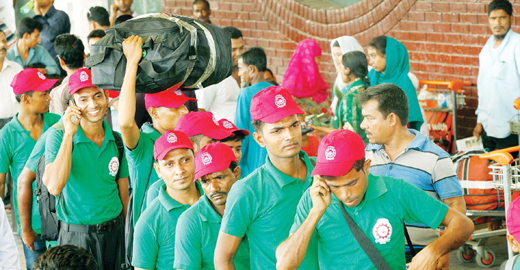 অভিবাসী-পর্যটক প্রবেশে নিষেধাজ্ঞা প্রত্যাহার করছে মালয়েশিয়া