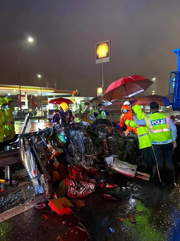 মালয়েশিয়ায় ভয়াবহ সড়ক দুর্ঘটনায় ৮ শিশুসহ নিহত ১০