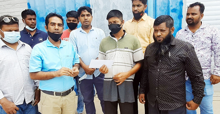 মালদ্বীপে অসুস্থ প্রবাসীকে বিমান টিকিট হস্তান্তর
