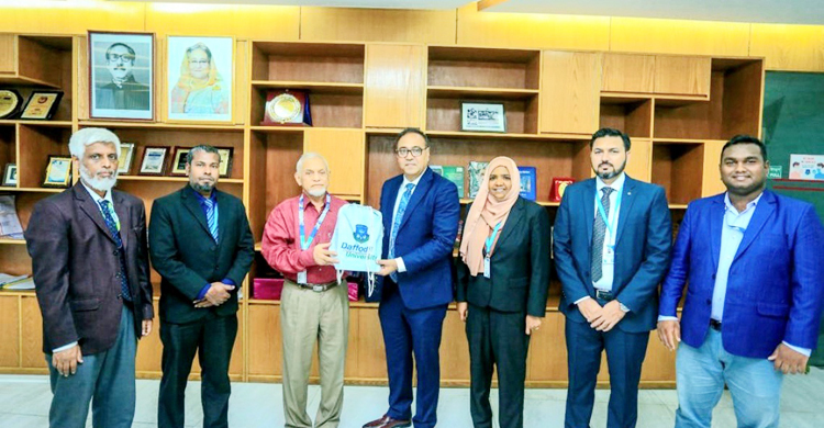 বাংলাদেশে ২ বিশ্ববিদ্যালয় পরিদর্শন এমআই কলেজের প্রতিনিধিদলের