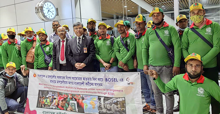 সরকারিভাবে প্রথম দফায় গেলেন ৩০ বাংলাদেশি কর্মী