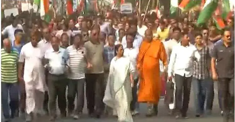 “Ekla chalo re”: Mamata invokes Tagore at Citizenship Act rally