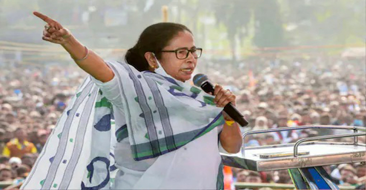 আমি জীবন্ত লাশ: মমতা ব্যানার্জী
