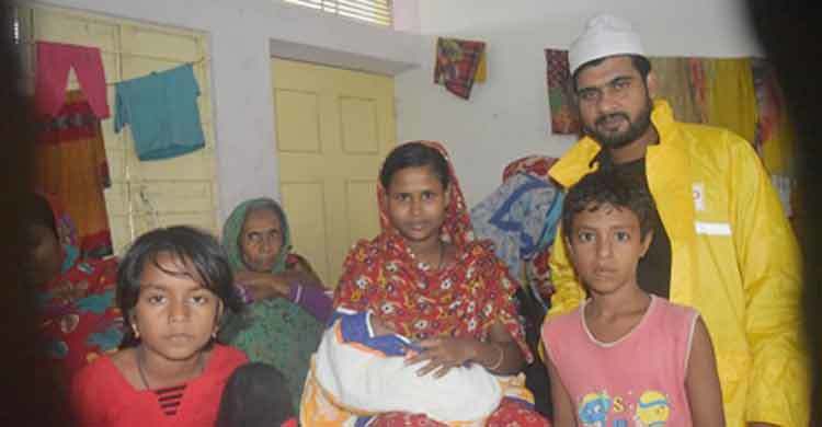 মায়ের কোলে চড়ে আশ্রয় কেন্দ্রে ২২ দিনের মামুন