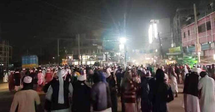 মামুনুল হককে বাধা দেয়ার খবরে মাদরাসা ছাত্রদের বিক্ষোভ