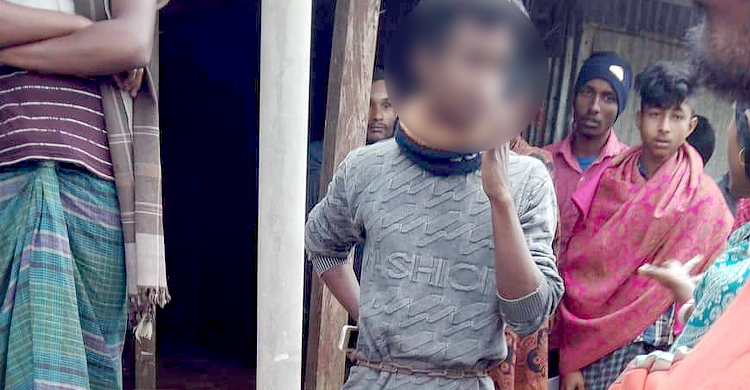 ঋণের টাকা ফেরত না দেয়ায় শিক্ষার্থীকে শিকলে বেঁধে নির্যাতন