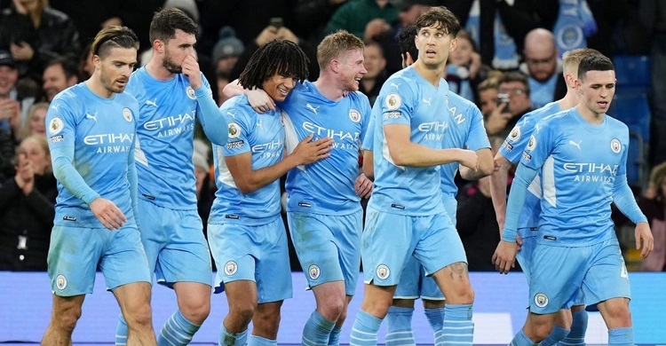 Rampant City smash seven past Leeds to move four clear