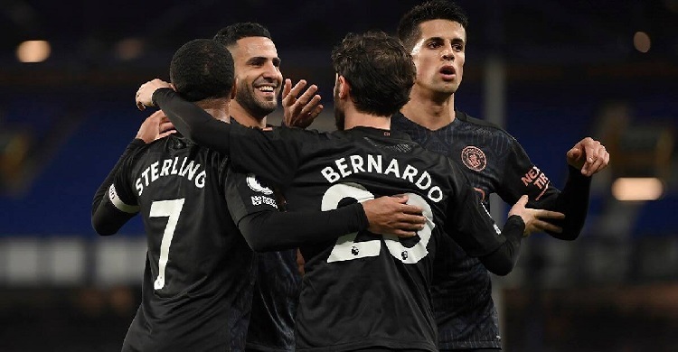 Man City into FA Cup semifinals