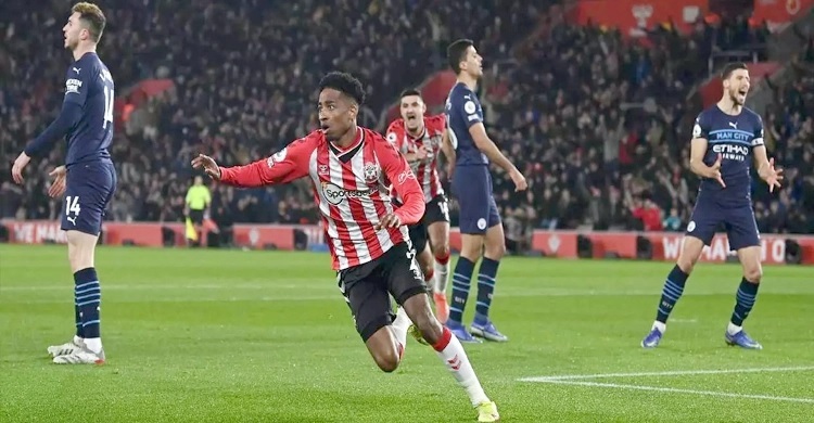 Man City's winning streak is over, Man Utd break into top four