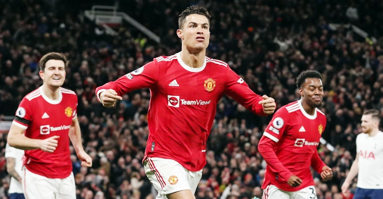 Ronaldo treble wins thriller for Man Utd against Tottenham