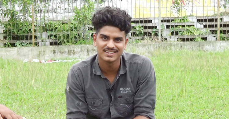 সানাইয়ের সুর মুখেই শোনান অনিক