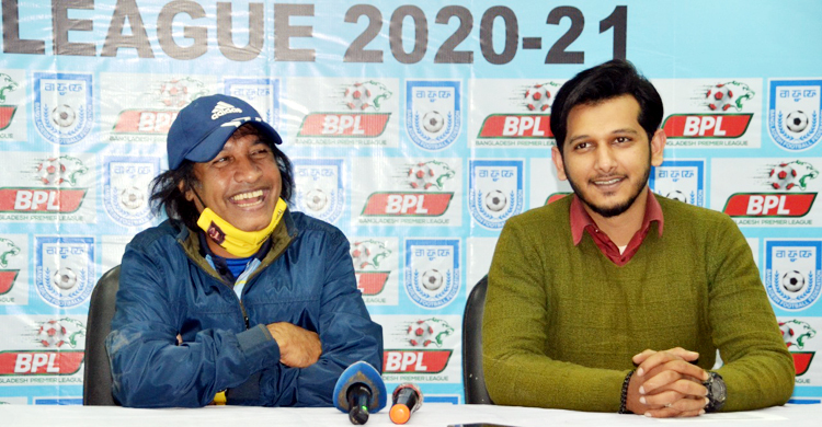 মারুফকে হারিয়ে মানিকের হাসি