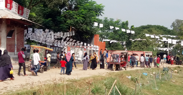 সিংগাইরে ভোটকেন্দ্রে প্রভাব বিস্তারের অভিযোগে আটক ১৭