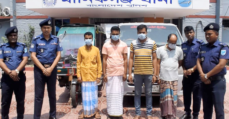 পুলিশ পরিচয়ে অটোরিকশা ছিনতাই, গ্রেফতার ৪