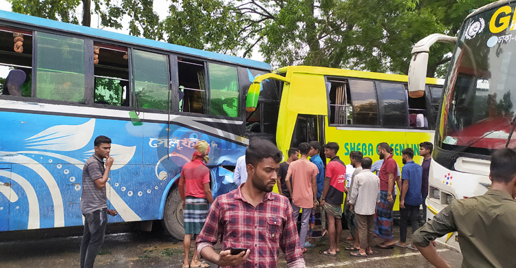 মানিকগঞ্জে দুই বাসের মুখোমুখি সংঘর্ষে আহত ২৫