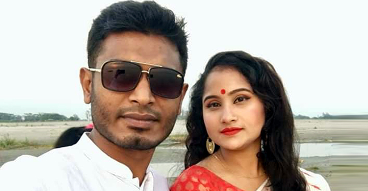 চোখের সামনে গলায় ফাঁস দিলেও স্ত্রীকে বাঁচালেন না স্বামী