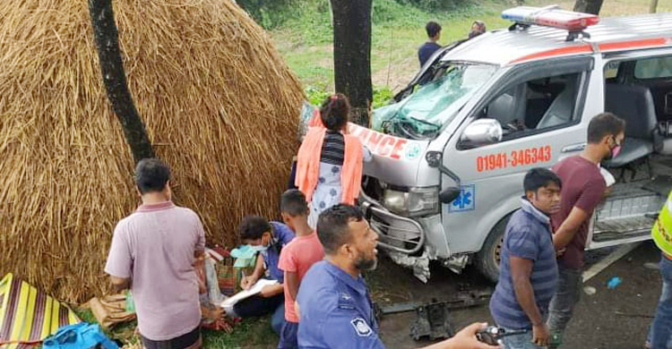 মানিকগঞ্জে অ্যাম্বুলেন্স চাপায় নিহত ২