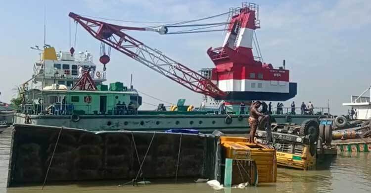 পাটুরিয়ায় ফেরিডুবি: সবকটি পণ্যবাহী যান উদ্ধার