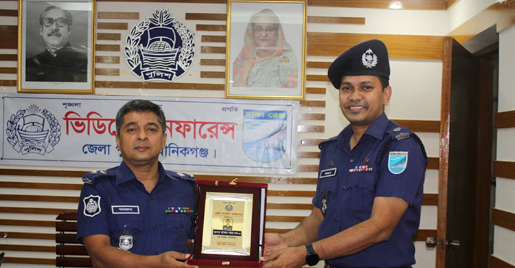 মানিকগঞ্জে সপ্তমবারের মতো শ্রেষ্ঠ সার্কেল অফিসার ভাস্কর সাহা