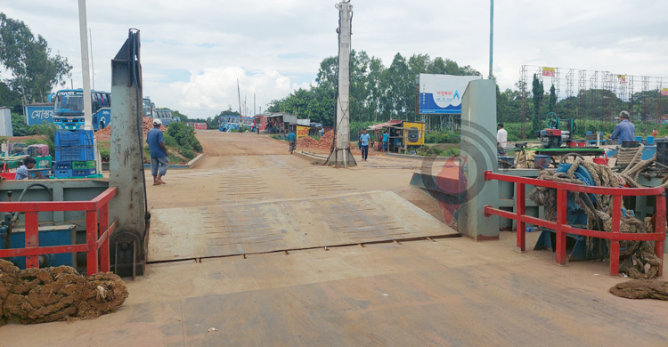 পাটুরিয়া-দৌলতদিয়ায় পড়েছে পদ্মা সেতুর প্রভাব