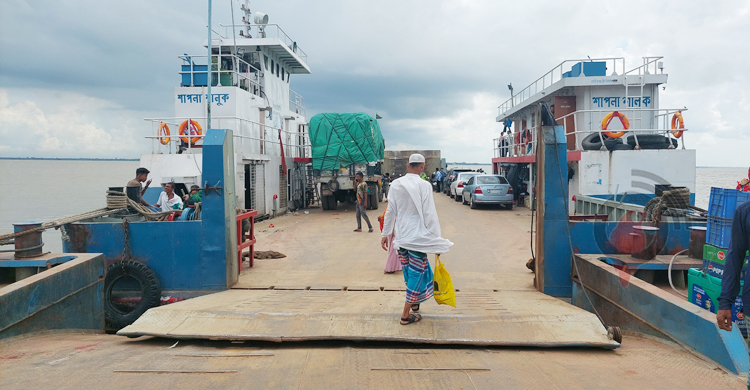 পাটুরিয়া-দৌলতদিয়ায় পড়েছে পদ্মা সেতুর প্রভাব