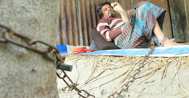 শিকলে বাঁধা মান্নানের দিনরাত্রি