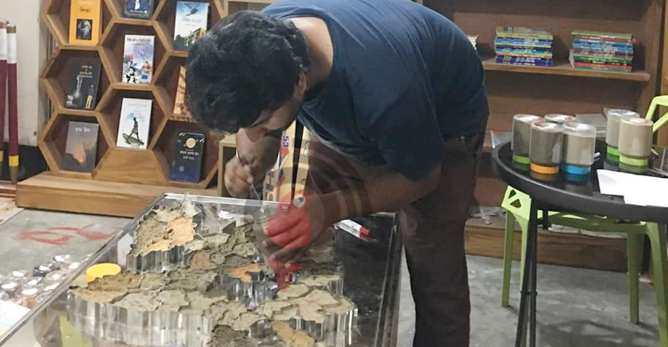 ৬৪ জেলার মাটি দিয়ে বানানো হলো বাংলাদেশের মানচিত্র