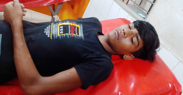 প্লাস দিয়ে চামড়া টেনে সিগারেটের ছ্যাঁকা, চোখে দেয় মরিচের গুঁড়া