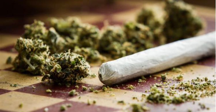 Marijuana smoke harms lungs in tobacco smokers, study finds
