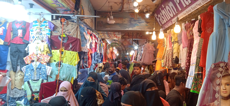 নারায়ণগঞ্জে জমে উঠেছে ঈদ বাজার