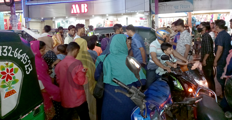 ক্রেতার চাপে মৌলভীবাজারের মার্কেট এলাকায় অচলাবস্থা