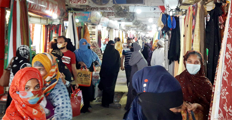 রূপগঞ্জে লকডাউনেও জমজমাট ঈদবাজার