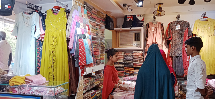 নারায়ণগঞ্জে জমে উঠেছে ঈদ বাজার