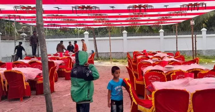 রামগঞ্জে বাল্যবিয়ে বন্ধ, খাবার খেলেন গ্রামবাসী