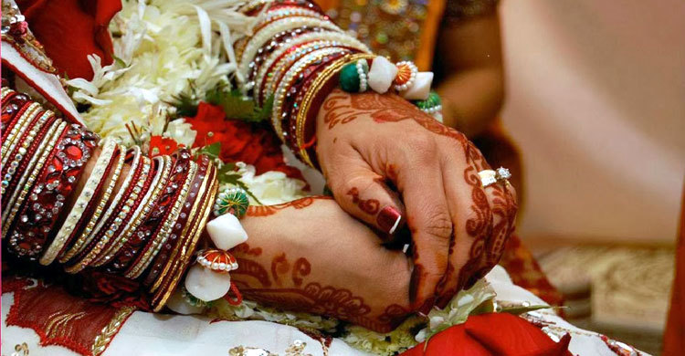 স্ট্যাম্পে লিখিত করে বিয়ে, চারজনের জেল-জরিমানা